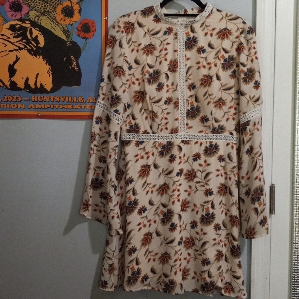 NB Avenue Cream Floral Lace Detail Bell Sleeve Boho Mini Dress Size 8 - Picture 13 of 14